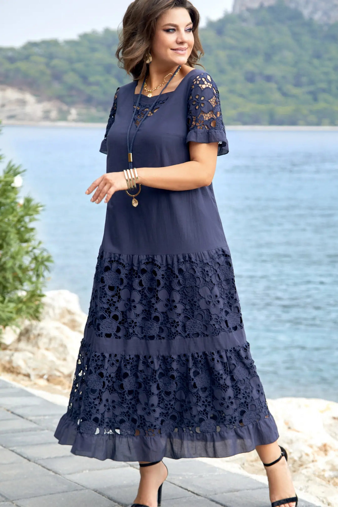 Kalina | Robe maxi en dentelle bleu marine