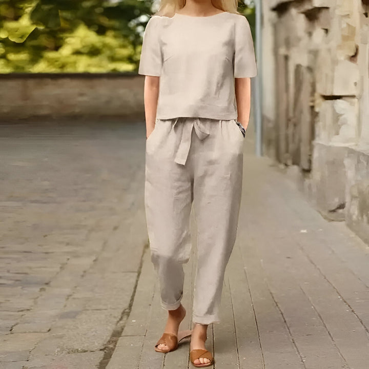 Novera – Ensemble Féminin avec Classe