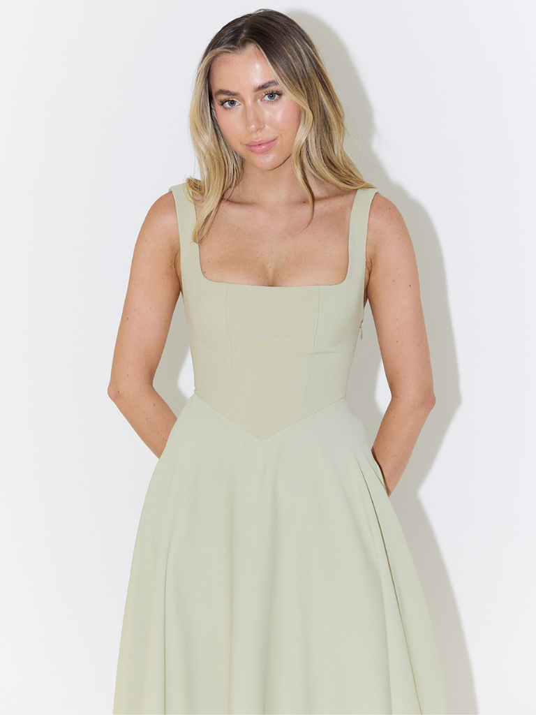 Helena | Robe longue avec décolleté carré