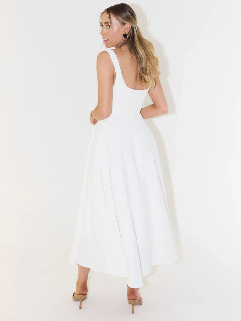 Helena | Robe longue avec décolleté carré