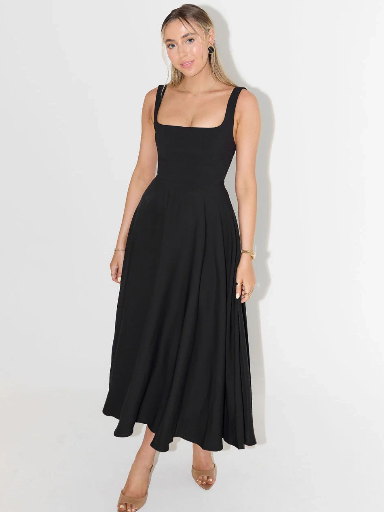 Helena | Robe longue avec décolleté carré