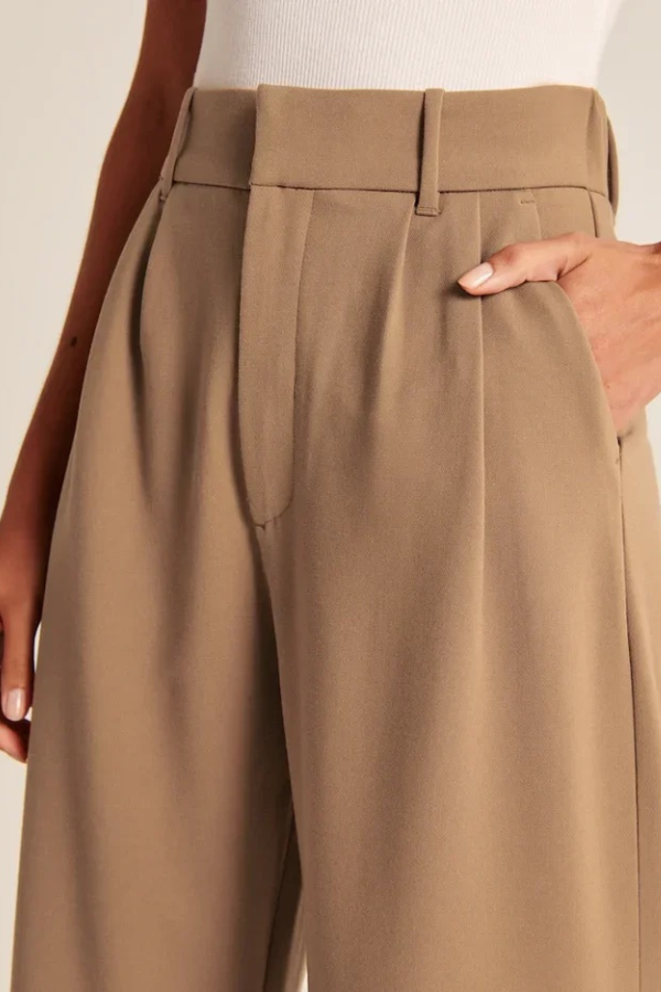 Paulina | Pantalon à jambes larges et plis – élégance à chaque pas