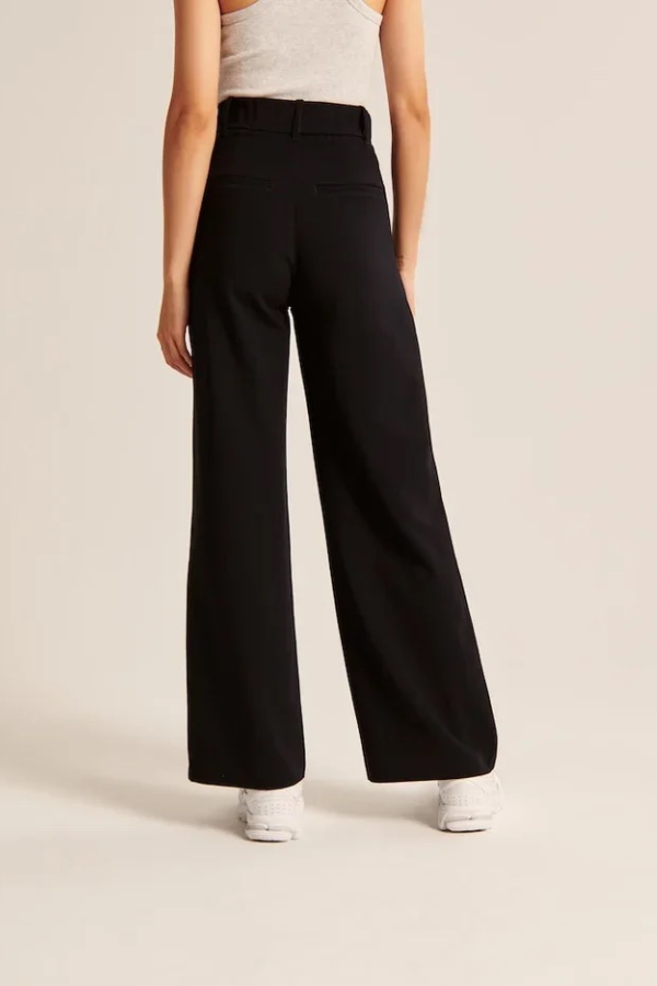 Paulina | Pantalon à jambes larges et plis – élégance à chaque pas