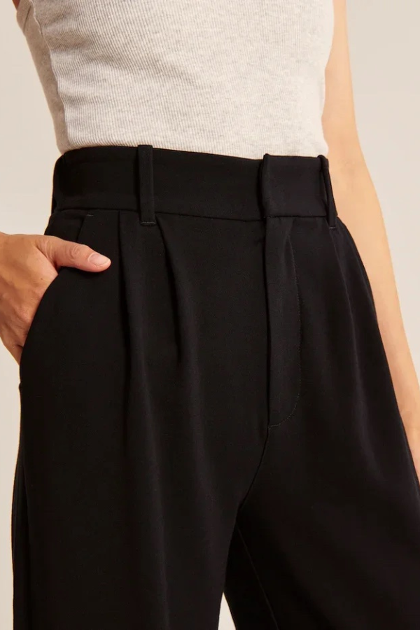 Paulina | Pantalon à jambes larges et plis – élégance à chaque pas
