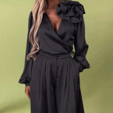 Witoria | Ensemble élégant en satin – chemise croisée à manches longues et pantalon large