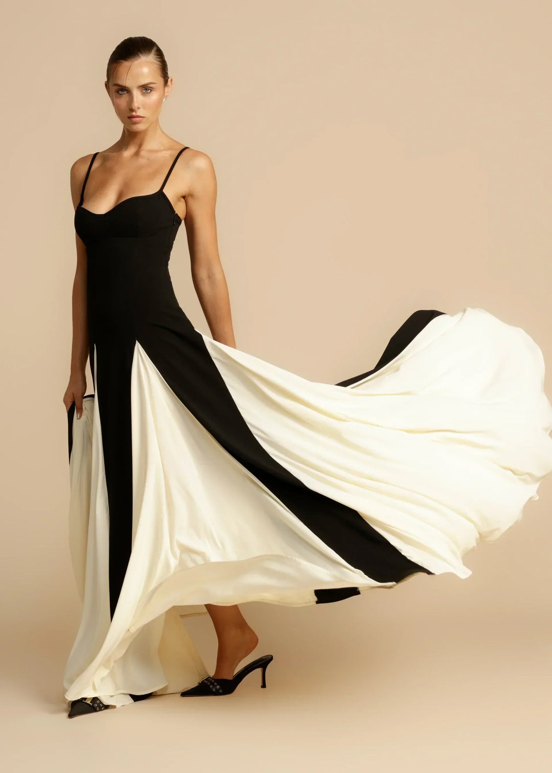 Celina | Robe maxi intemporelle en noir et ivoire