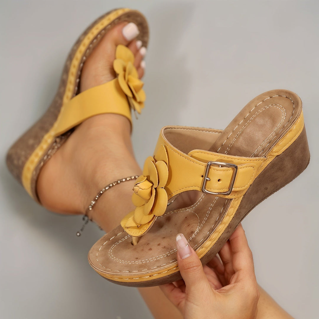 Hazel – Claquettes Orthopédiques Extra Confortables à Talon Wedge avec Accent Floral